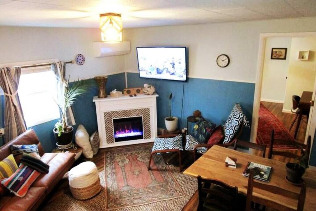 Boho-Chic Retreat - Unit 3 Apartment Блумингтън Екстериор снимка